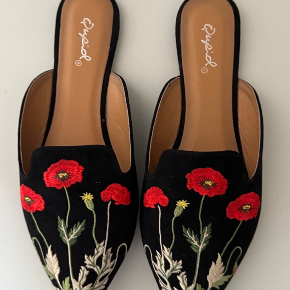 Qupid Black Velvet Floral Embroidered Pointed Toe Mules Slip On Flats